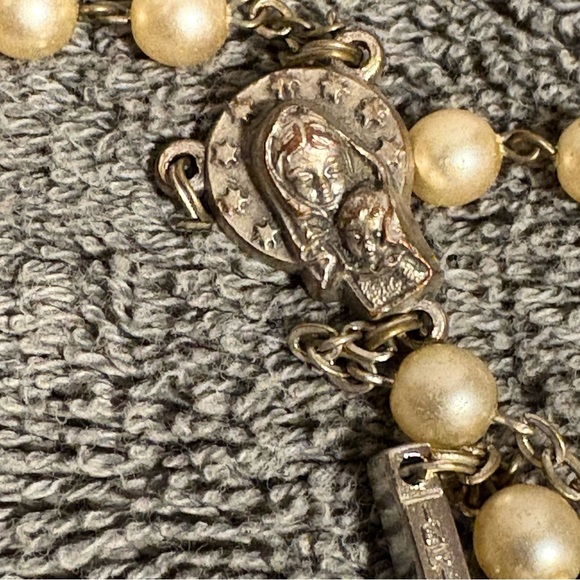 Vtg Catholic 18” Rosary Art Nouveau Faux Pearl Beads White Madonna & Child ITALY - Picture 3 of 7